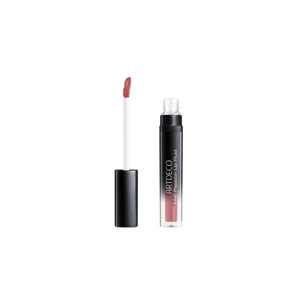 Artdeco Mat Passion Lip Fluid, offene Flasche mit Applikator. Schwarzer Deckel, transparente Hülse, rosa Inhalt. Text: Mat Passion Lip Fluid.