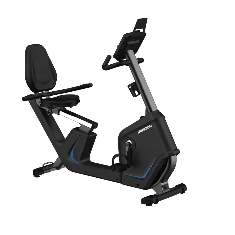 Schwarzer Liege-Ergometer. Rückenlehne, Sitz, Pedale und Armlehnen. Horizon Fitness Logo. Blaue Akzente.