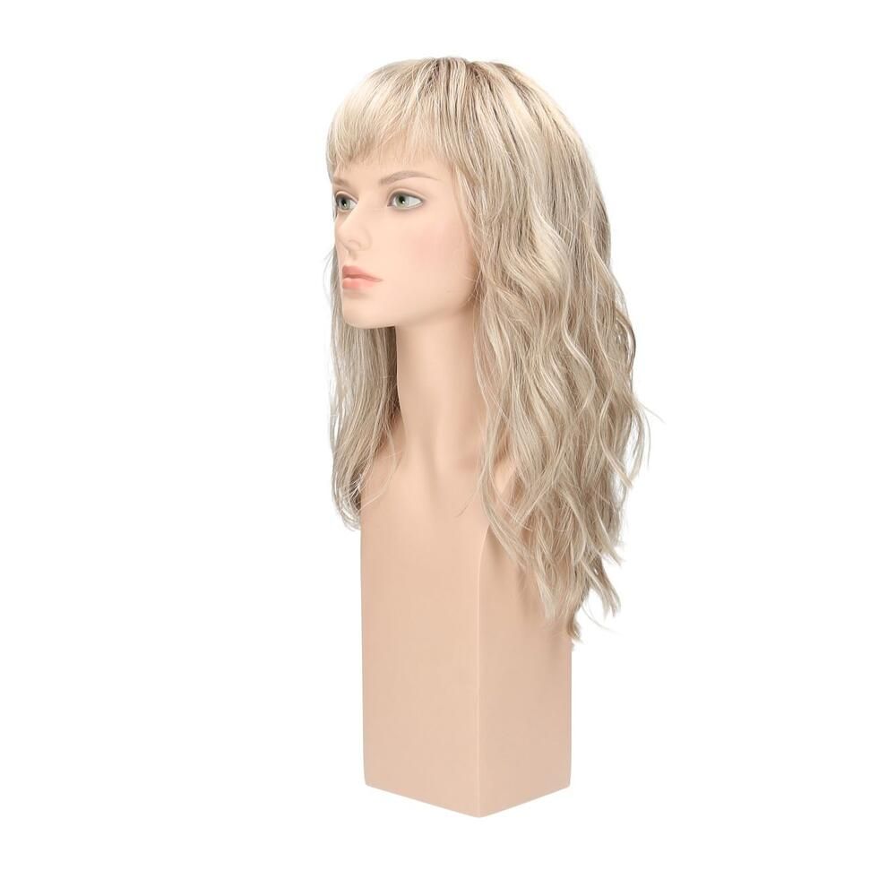 Perücke Kiky von trendhair, blond mit Pony, Seitenansicht auf einem Schaufensterkopf.