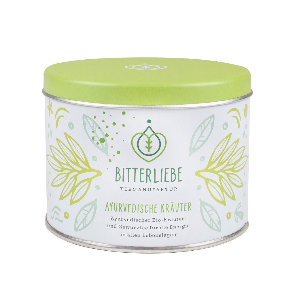 Runde Dose mit grünem Deckel. Aufschrift: BitterLiebe, Ayurvedische Kräuter. Weiße Dose mit grünen Blättern.