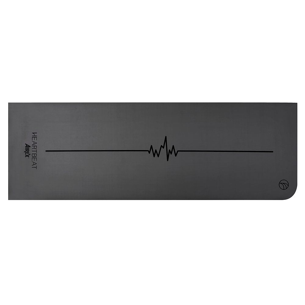 Dunkelgraue Yogamatte mit Herzschlag-Grafik und Airex-Logo. Horizontale Ansicht.