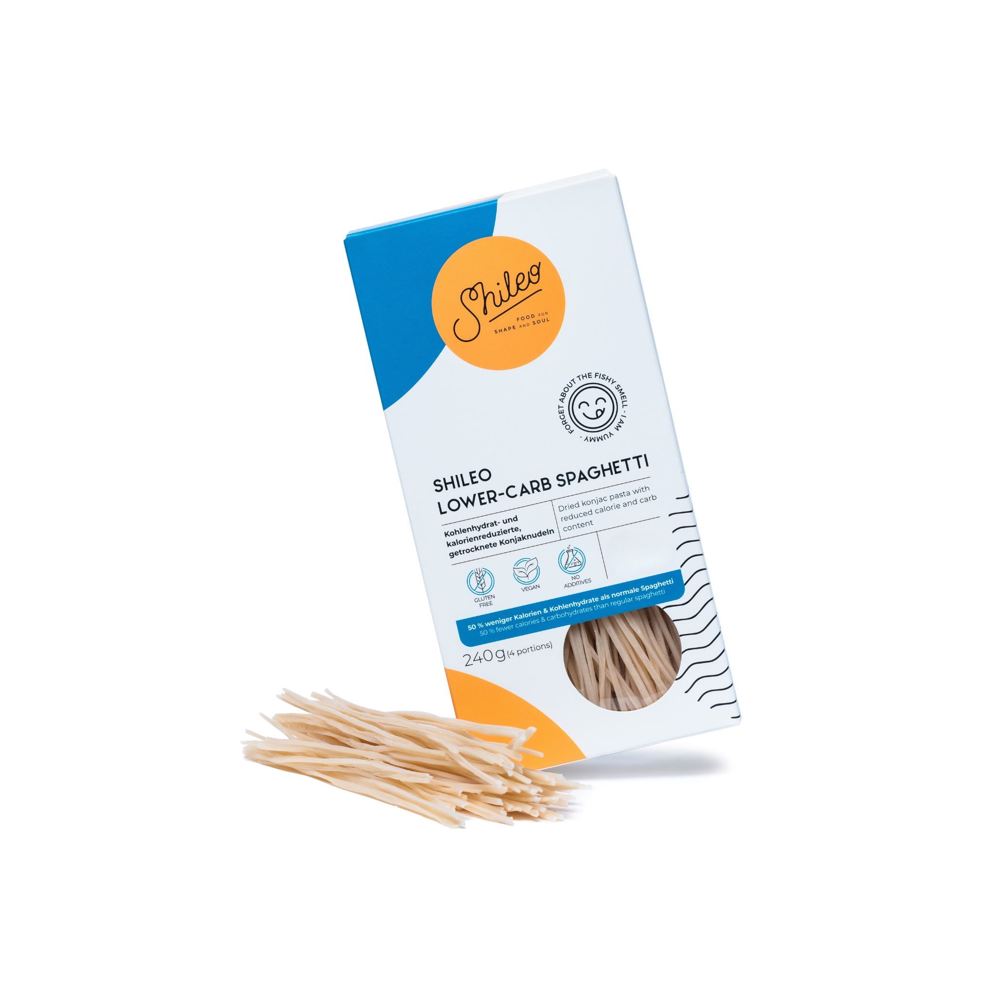 Verpackung mit SHILEO Lower-Carb Spaghetti. Geöffnete Packung mit Spaghetti daneben. Aufdrucke: Logo, Produktname, Nährwertangaben, Zertifizierungen.
