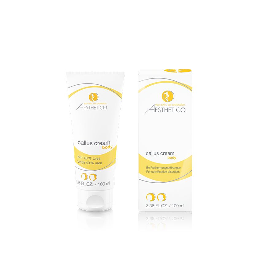 Tubo e scatola di crema bianchi con dettagli gialli. Scritto: Aesthetico, Callus Cream body, Mit 40% Urea. 3,38 FL.OZ. / 100 ml.