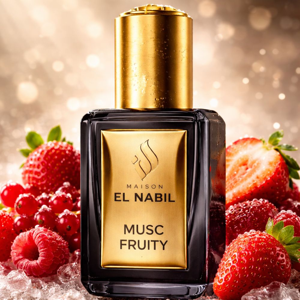Schwarze Parfumflasche mit goldener Kappe und Etikett. Aufschrift: EL NABIL, MUSC FRUITY. Umgeben von Früchten und Eis.