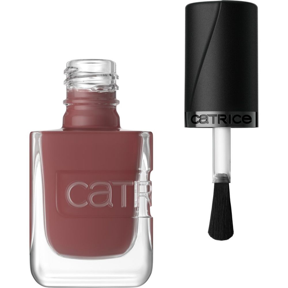 Klarer Glasflakon mit braunem Nagellack und schwarzem Deckel mit Pinsel. Marke 'catrice' eingeprägt.