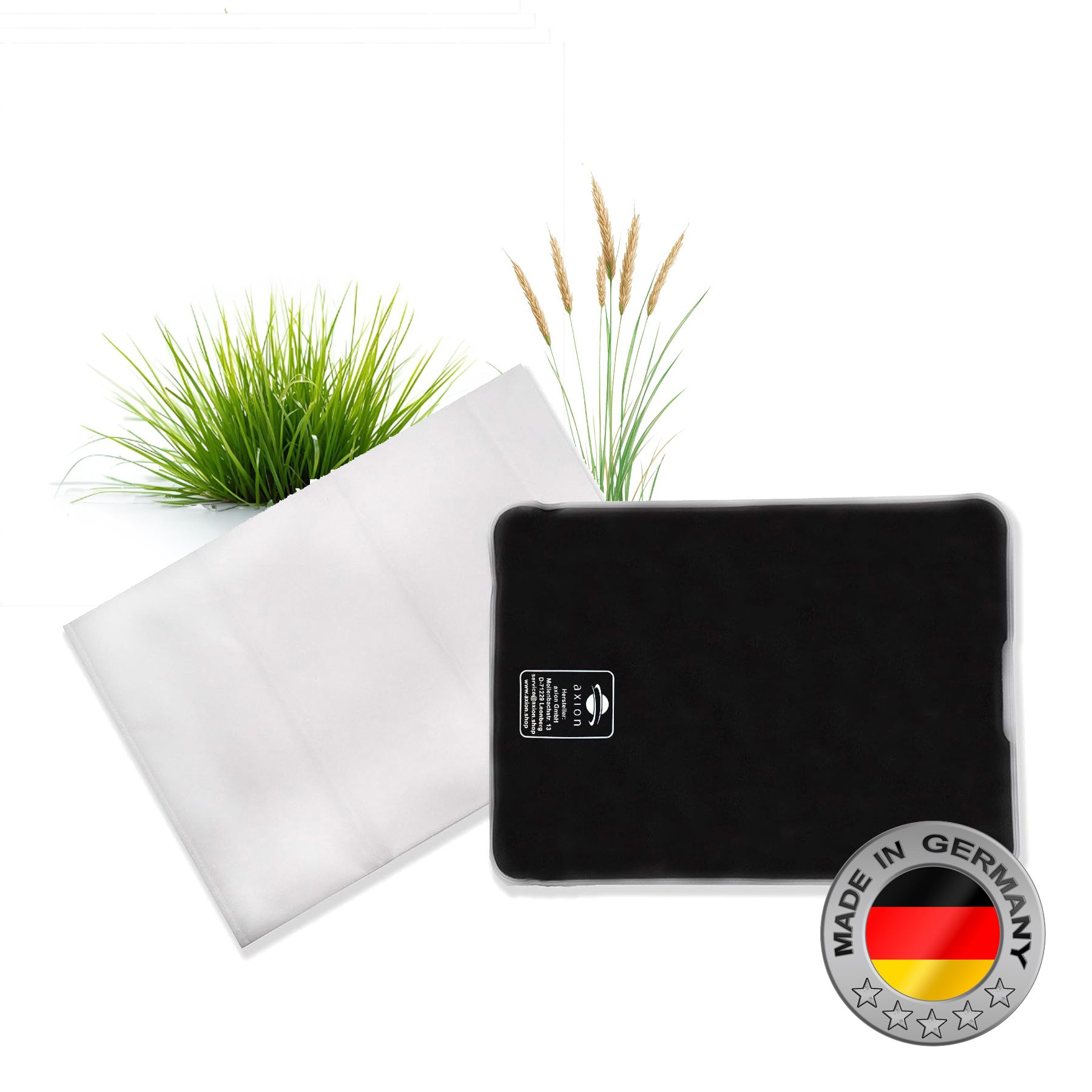 Schwarzes Wärmekissen mit Vlieshülle. Made in Germany-Siegel.