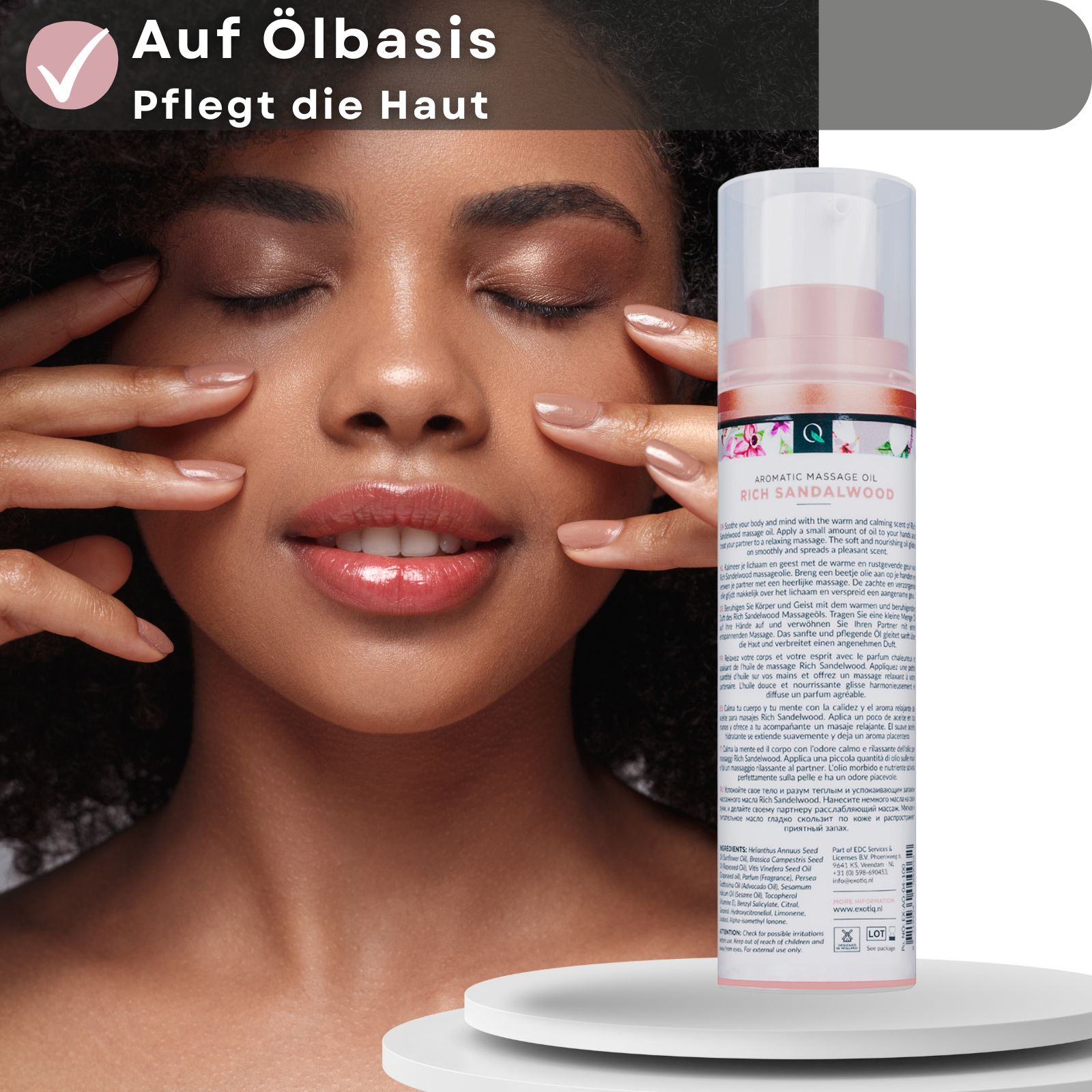 Frau mit geschlossenen Augen, die Massageöl-Flasche hält. Hintergrund: Produktvorteile und Text.