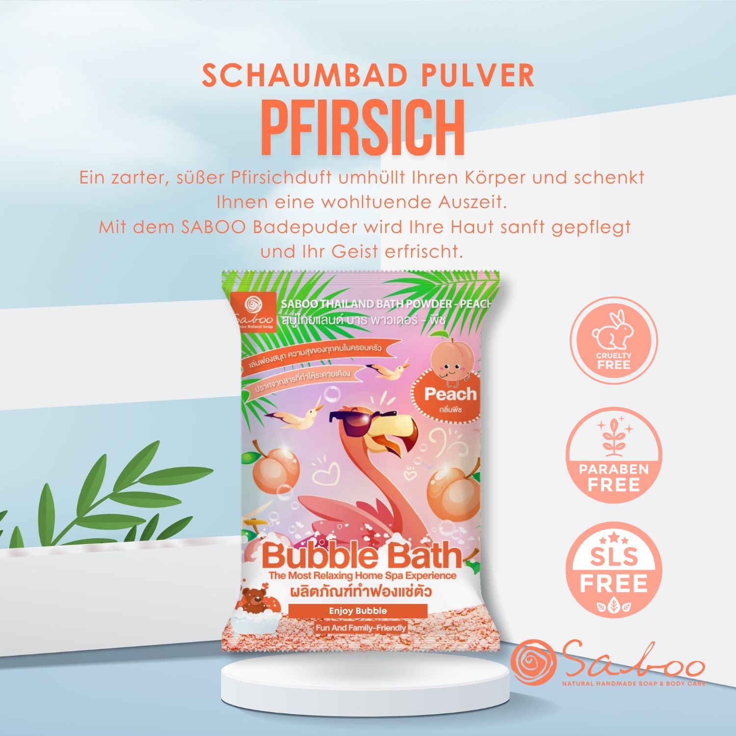 Produktverpackung mit Text: Schaumbad Pulver Pfirsich. Flamingo-Illustration, Pfirsiche, Text in mehreren Sprachen. Logos.
