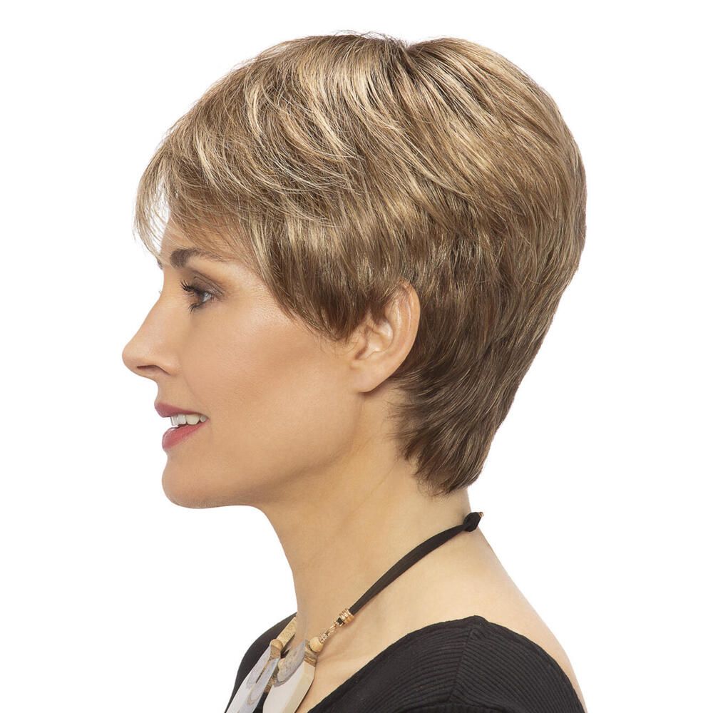 Kurzhaarperücke mit blonden Strähnen. Frau mit Halskette. Profilansicht.