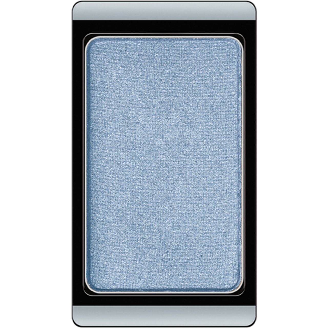 Einzelner blauer Lidschatten in einer rechteckigen, schwarzen und silbernen Hülle. Produktansicht von oben.