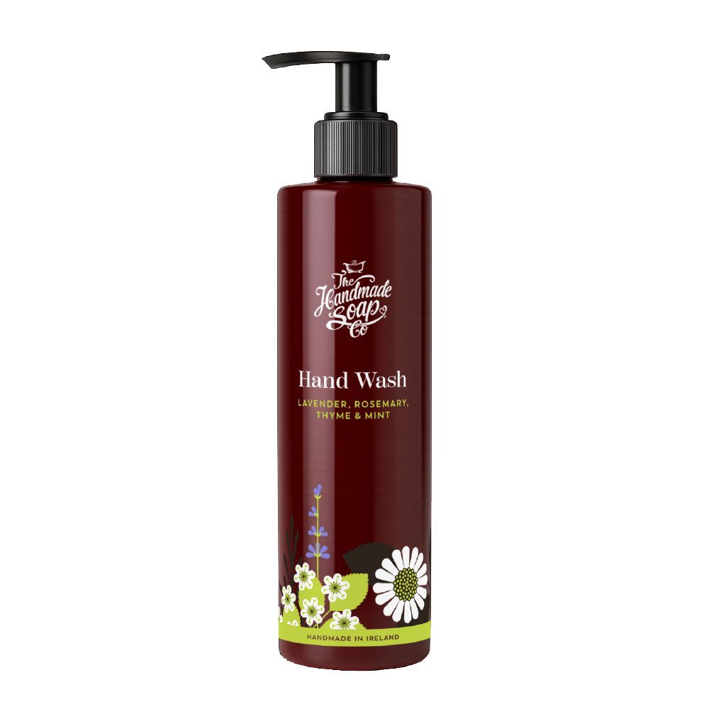 Braune Flasche mit schwarzem Pumpkopf. Aufschrift: Hand Wash, Lavendel, Rosmarin, Thymian & Minze. Blumenmuster.