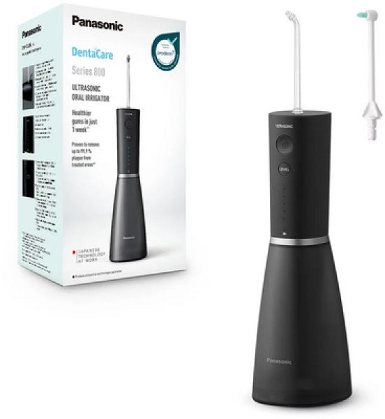 Schwarzer Munddusche mit zwei Aufsätzen und Verpackung. Auf der Verpackung steht "Panasonic DentaCare Series 800".