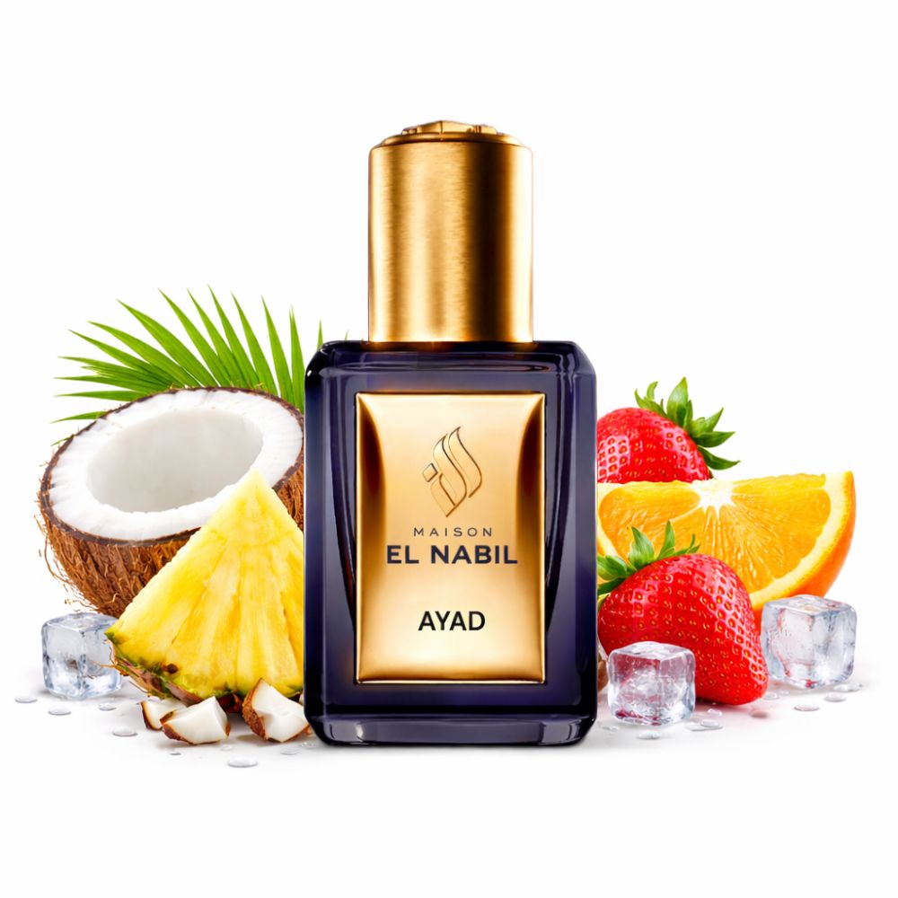 Dunkelblaue Parfümflasche mit goldfarbenem Verschluss und Etikett, umgeben von Früchten und Eiswürfeln.
