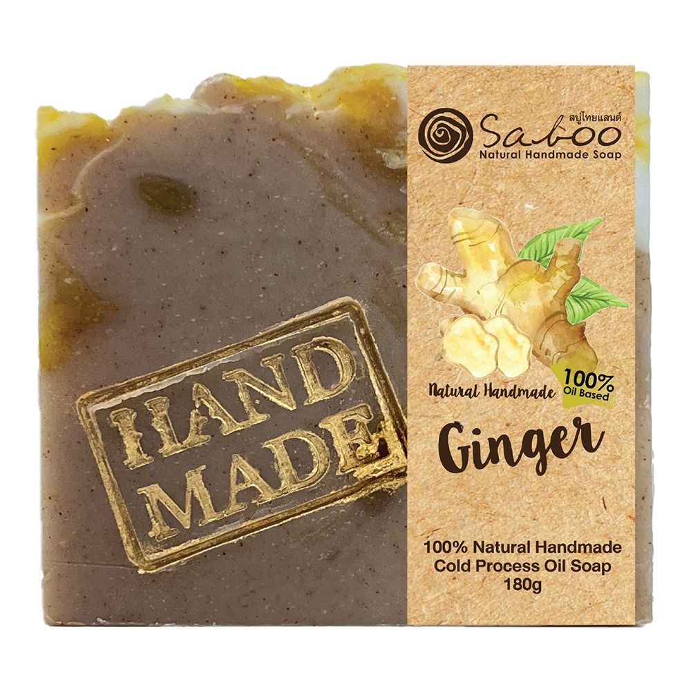 Seife mit "HAND MADE" Stempel und Ingwer-Etikett. Aufschrift: "Saboo", "Ginger", "100% Natural Handmade".