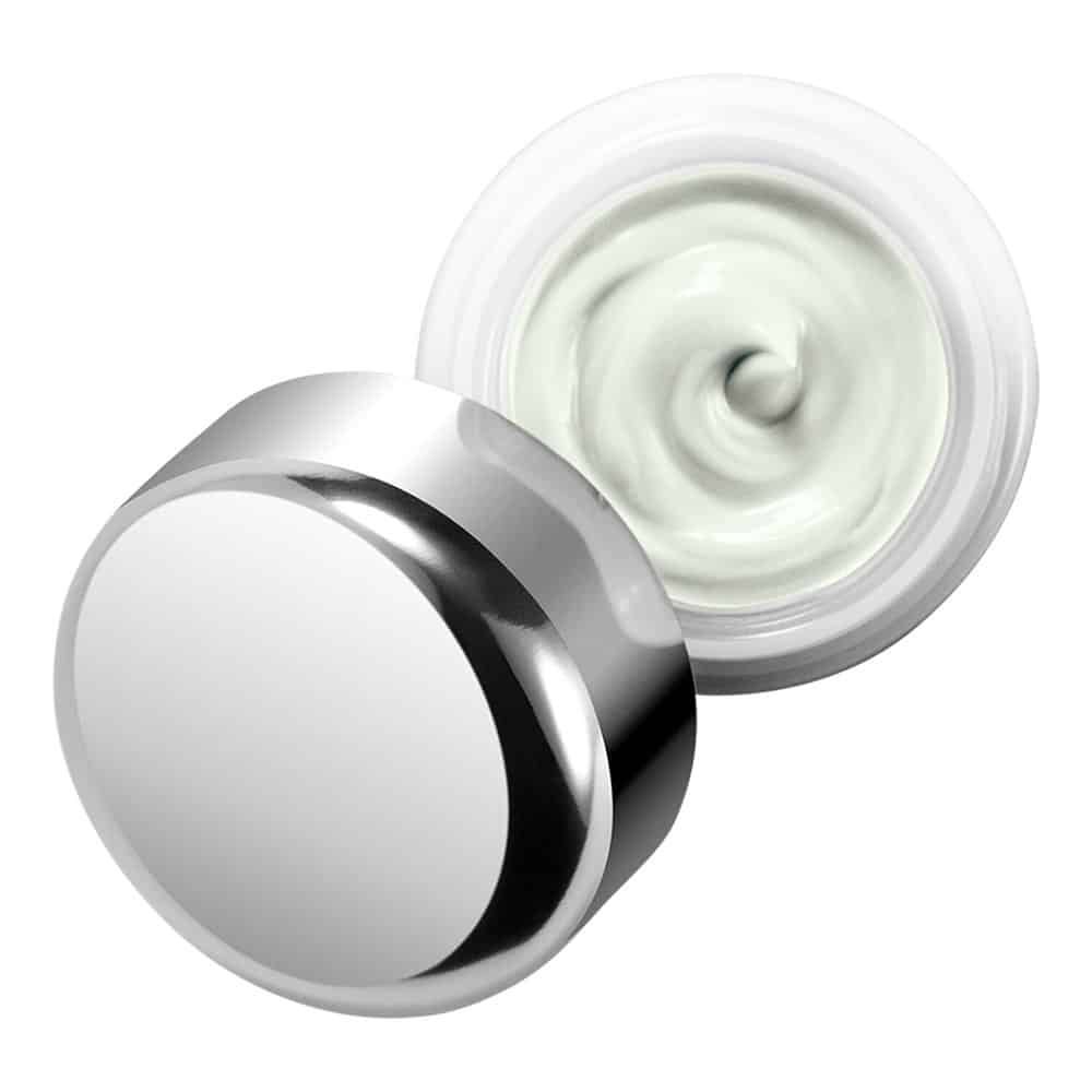 Offenes Tiegel mit silbernem Deckel. Creme im Inneren.