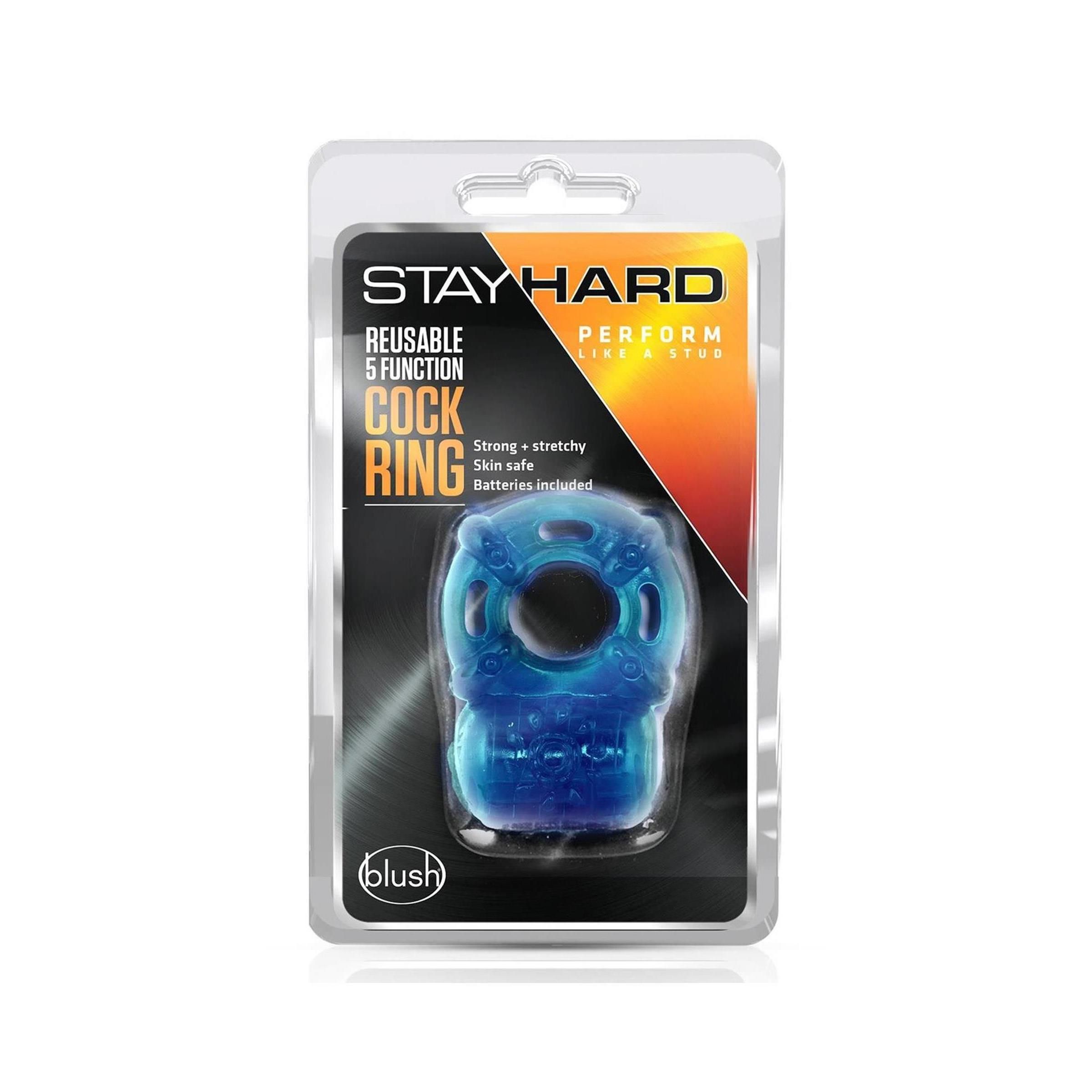Blaues Cockring-Set in Verpackung. Enthält zwei Ringe, Text: STAY HARD, REUSABLE 5 FUNCTION COCK RING, Blush.