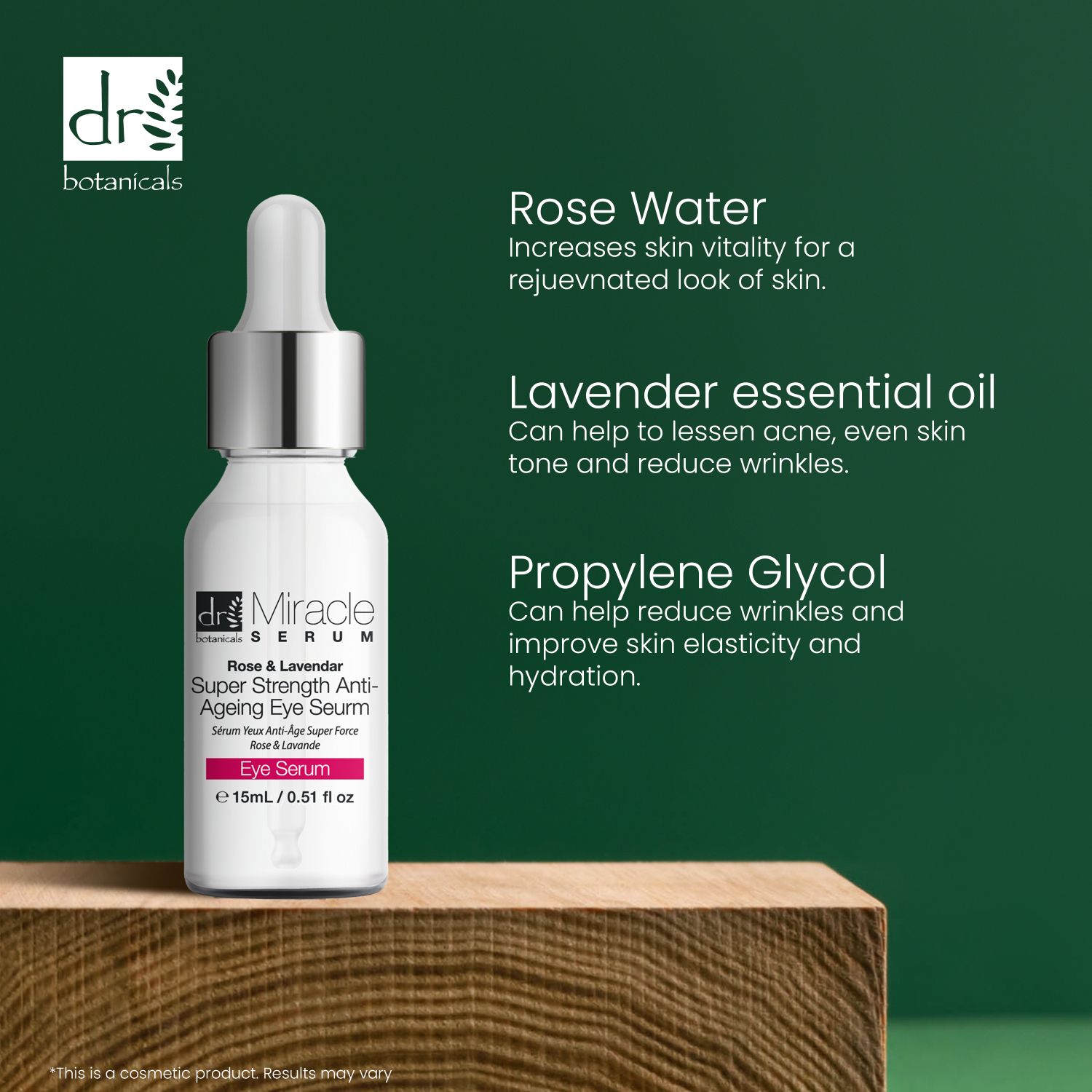 Produktflasche auf Holzblock. Text: Rose Water, Lavender essential oil, Propylene Glycol. Grüner Hintergrund.