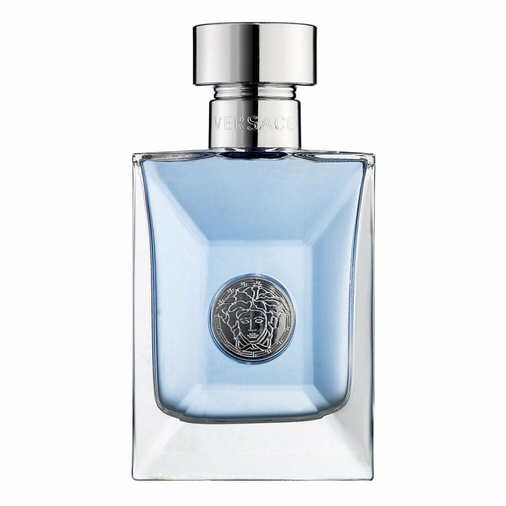 Versace Pour Homme Eau de Toilette Flakon. Quadratischer Glasflakon mit blauem Inhalt. Silberner Verschluss und Logo.