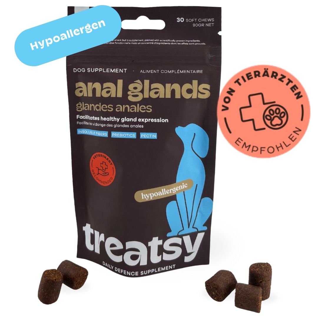 Beutel mit Ergänzungsfuttermittel. Braune Tabletten liegen daneben. Aufschrift: Hypoallergen, von Tierärzten empfohlen.