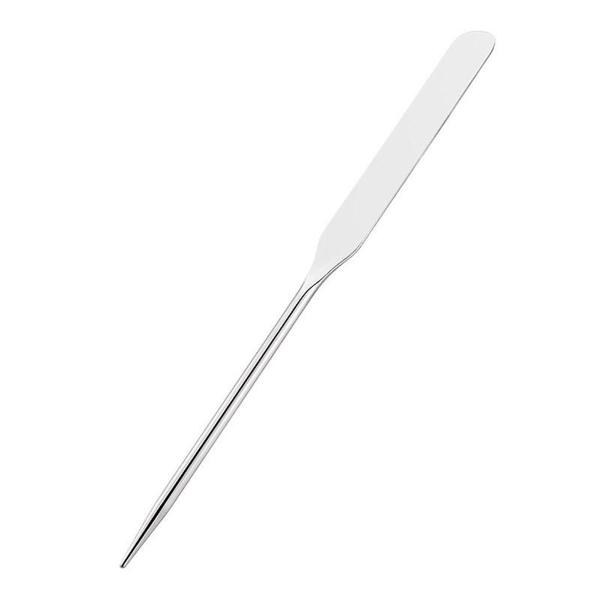 Einzelner Make-up-Spachtel aus Metall mit spitz zulaufendem Griff.