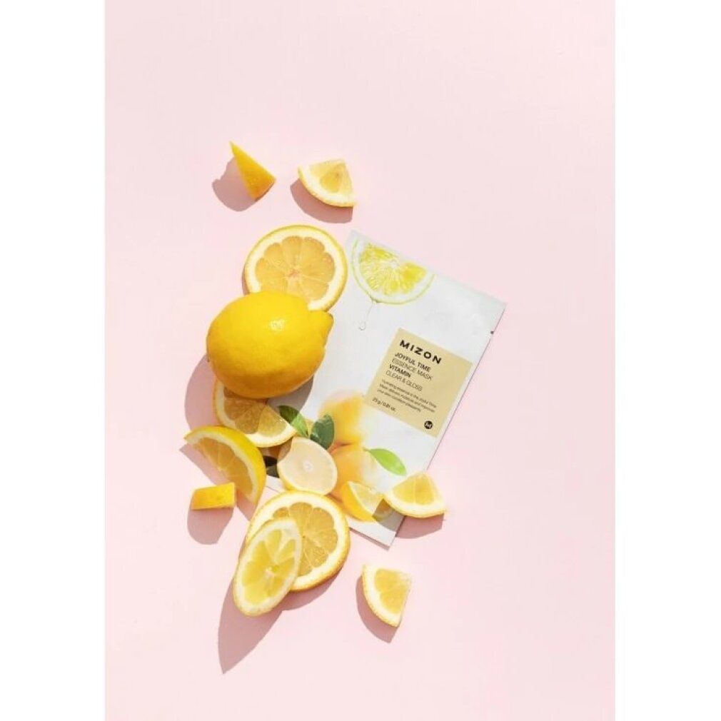 Gesichtsmaske mit Zitronen und Zitronenscheiben auf rosa Untergrund. Verpackung mit Produktinformationen. Marke Mizon.