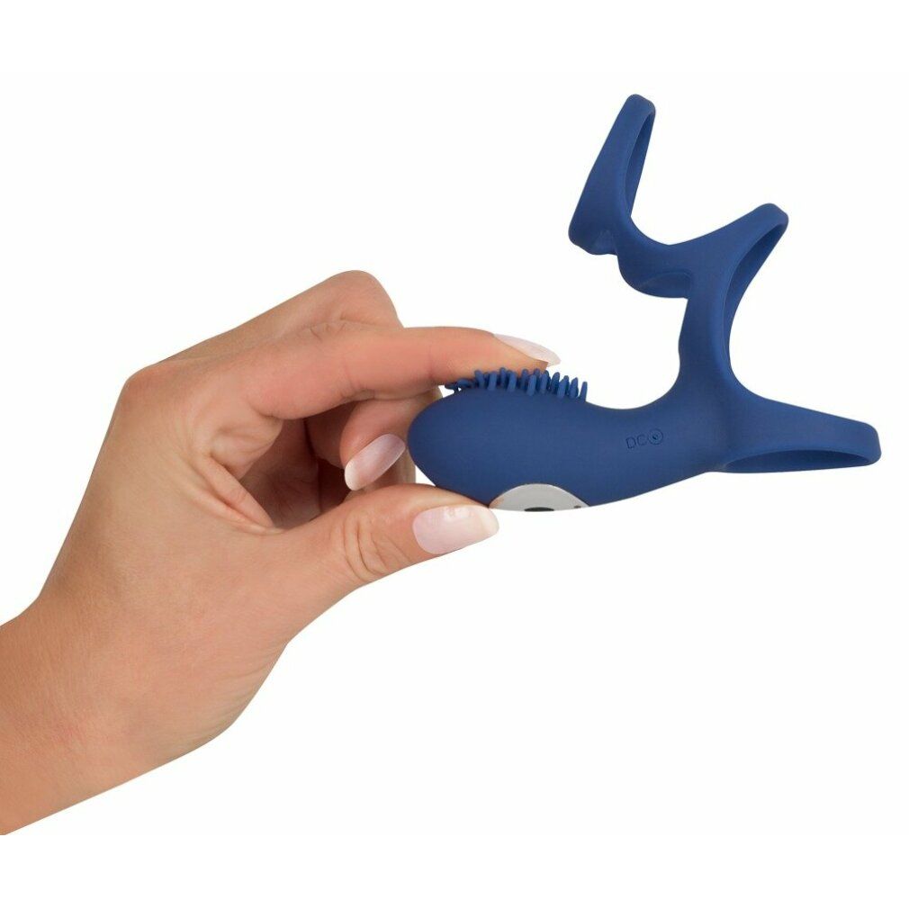 Blaues, silikonartiges Produkt, gehalten von einer Hand. Für intime Gesundheit.