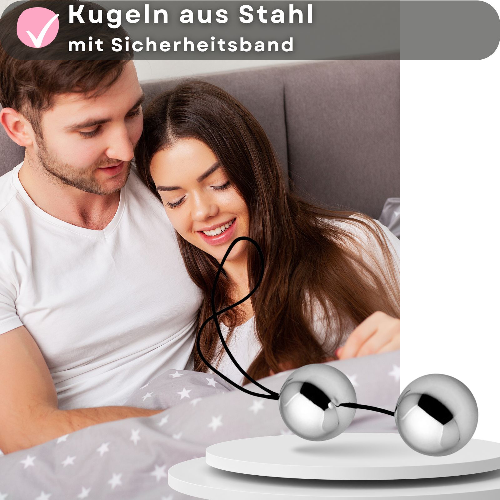 Zwei silberfarbene Kugeln mit schwarzem Band. Paar liegt auf einer weißen Oberfläche. Paar liegt auf einer weißen Oberfläche.