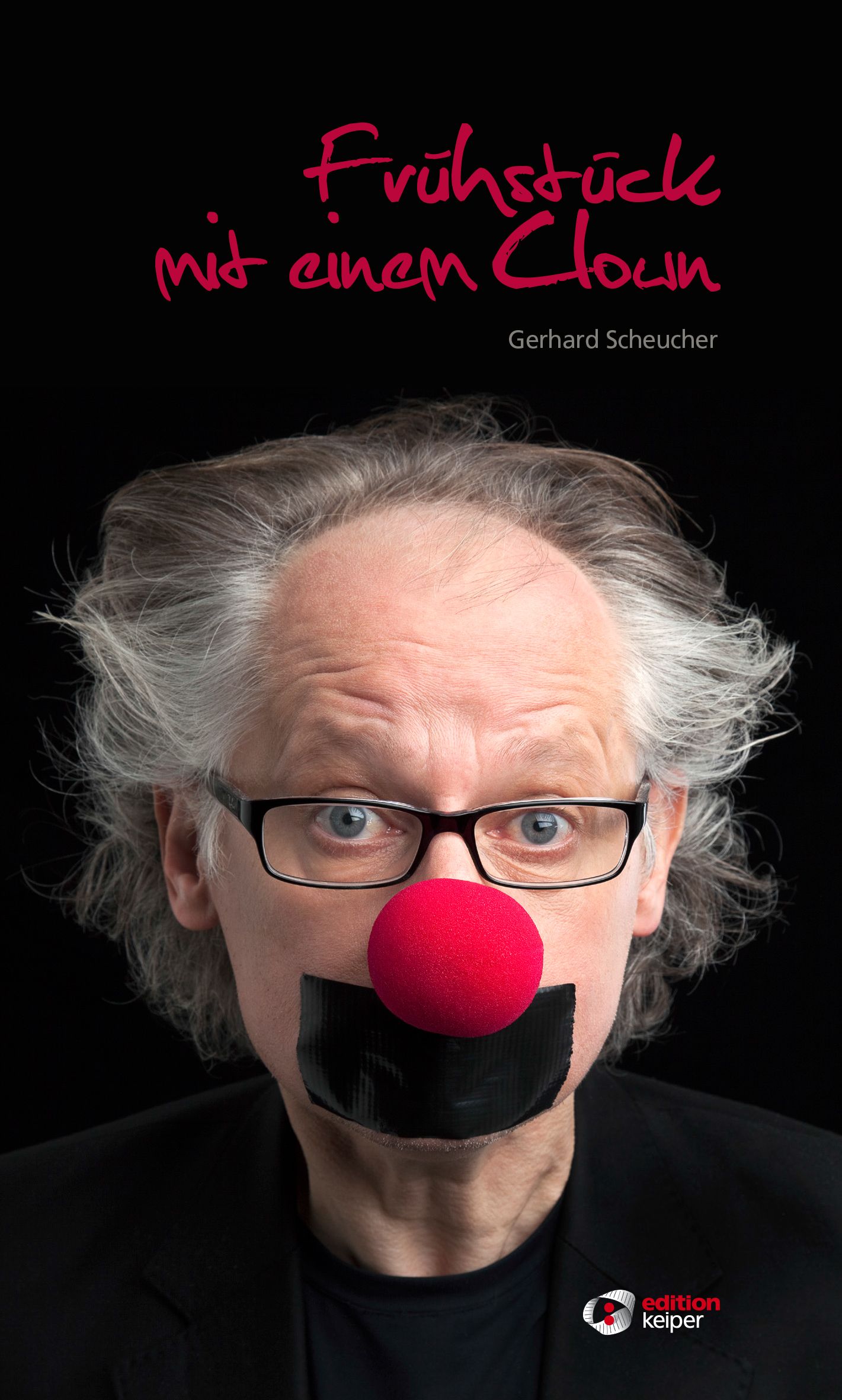Buchcover: "Frühstück mit einem Clown". Titel in Pink. Autor Gerhard Scheucher. Mann mit Brille, roter Clownsnase und schwarzem Klebeband auf dem Mund.