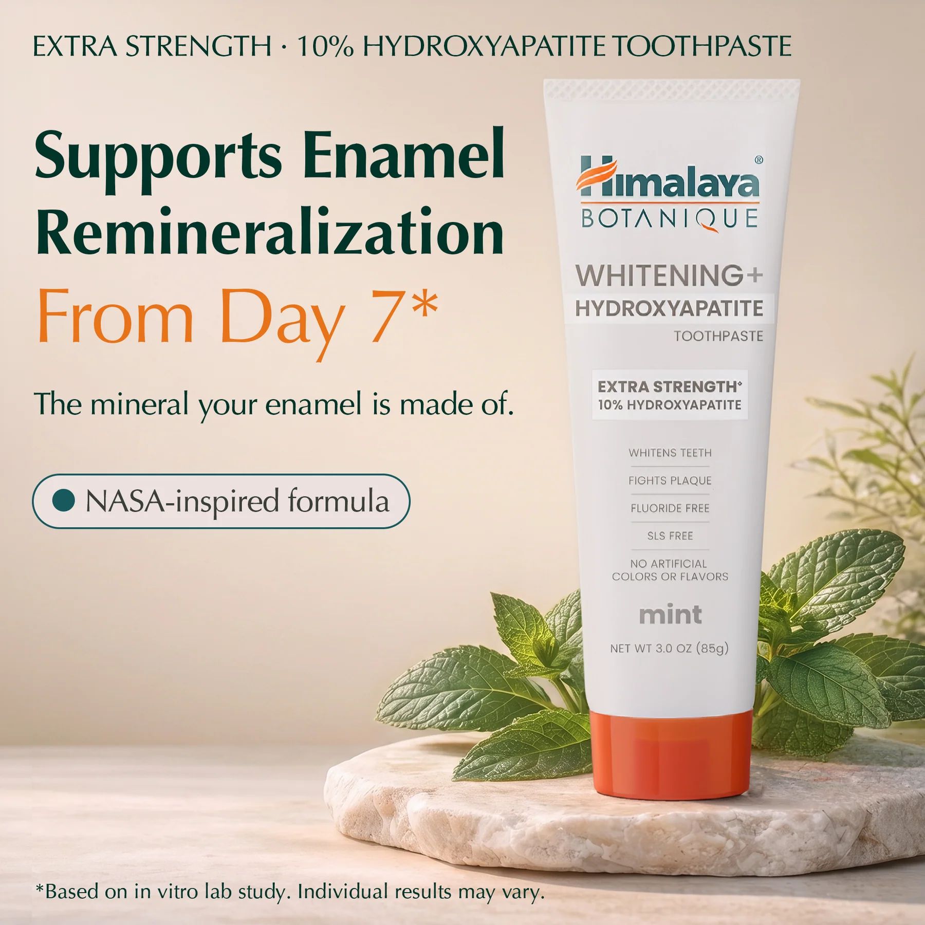 Zahnpasta-Tube mit Text: Himalaya Botanique Whitening + Hydroxylapatit. Enthält Minze. NASA-inspirierte Formel.