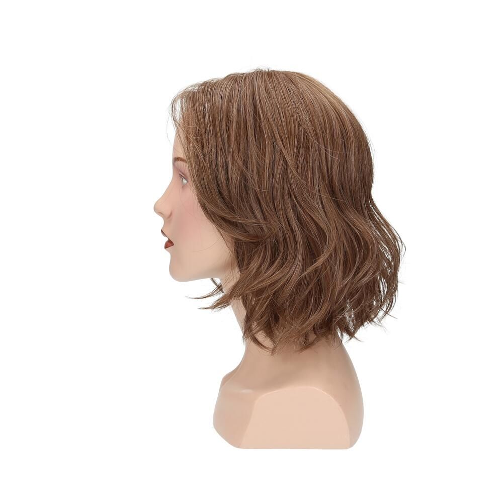 Perücke Lilie von trendhair, braun, gewellt, auf einem Schaufensterkopf. Seitenansicht.