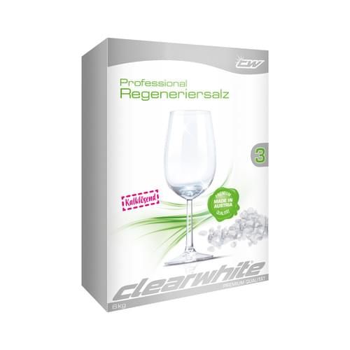 Eine rechteckige Verpackung von ClearWhite Regeneriersalz. Auf der Verpackung ist ein Weinglas abgebildet, umgeben von grünen Blättern und Salzkristallen. Der Text lautet "Professional Regeneriersalz", "Kalklösend" und "Made in Austria". Die Packung enthält 6 kg.