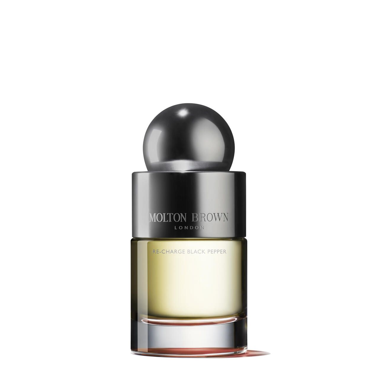 Parfümflasche mit silberfarbenem Verschluss. Aufschrift: Molton Brown, Re-Charge Black Pepper.