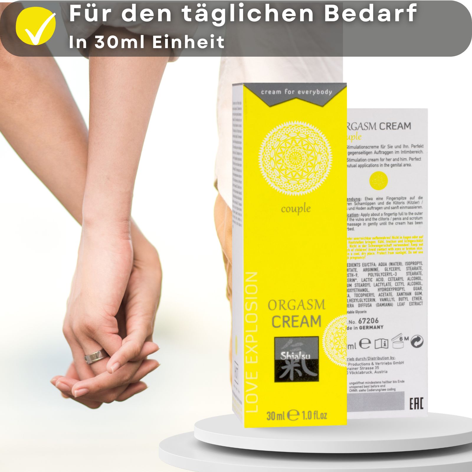 Paar im Bett. Gelbe Schachtel und Tube mit „Orgasmus Cream“. Text: „Für den täglichen Bedarf“.