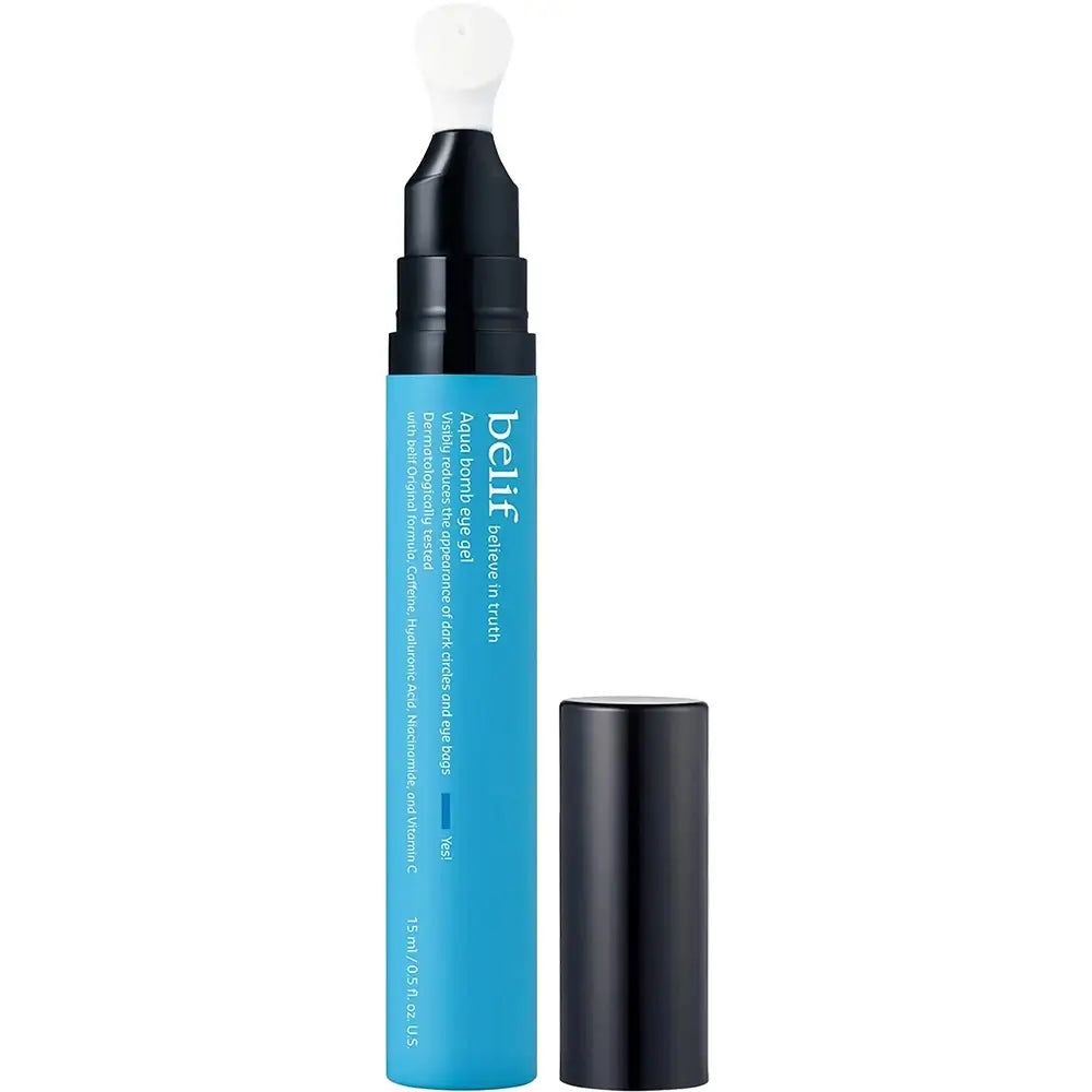 Belif Aqua Bomb Eye Gel in blauem Applikator mit abgenommenem Deckel.