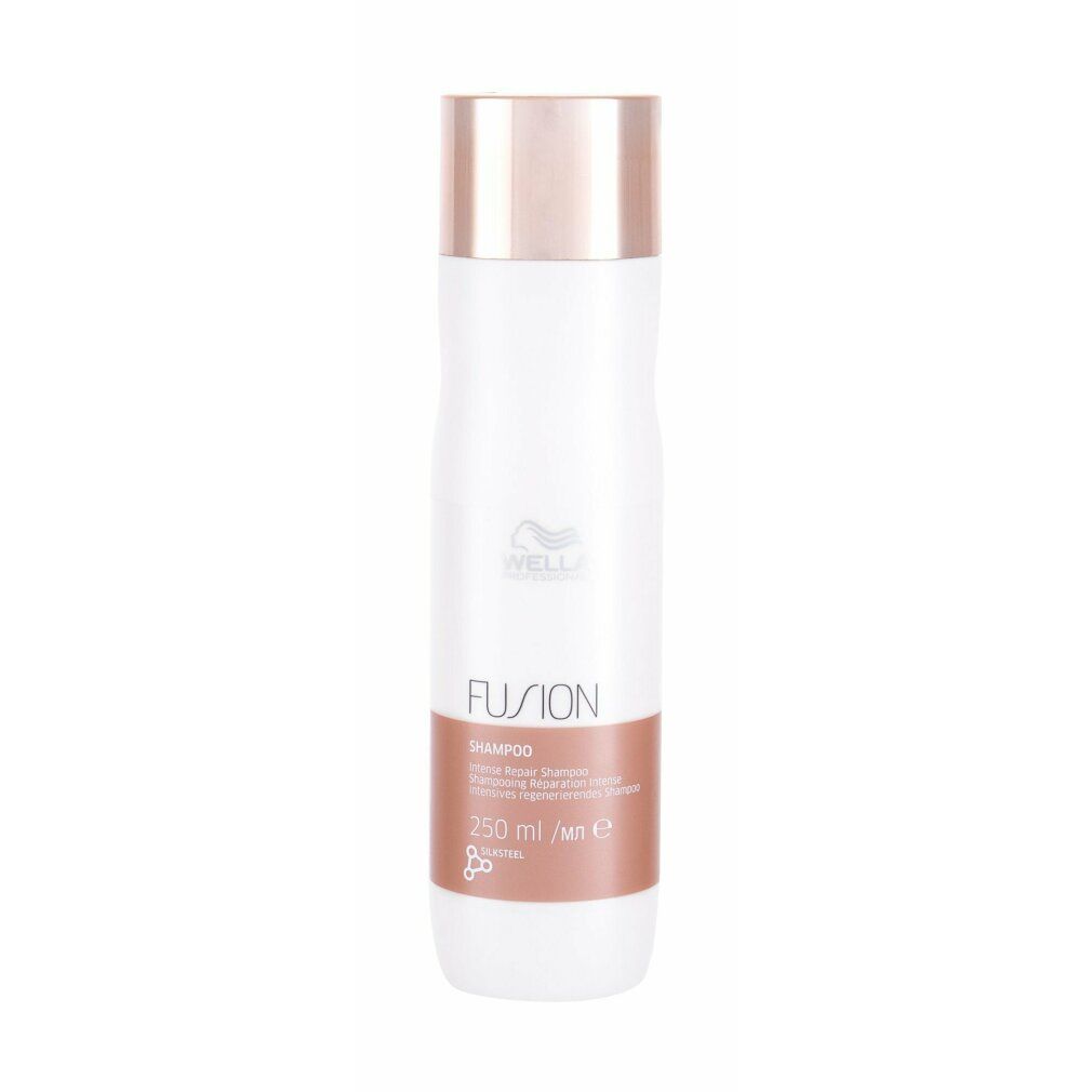 Weiße Shampoo-Flasche mit kupferfarbenem Deckel und Etikett. Aufschrift: WELLA, FUSION, SHAMPOO, 250 ml.
