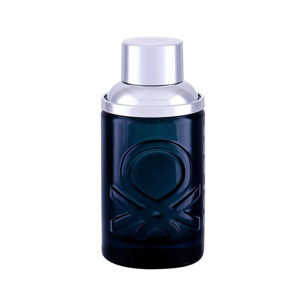 Dunkelblaue Flasche mit silbernem Deckel. Benetton-Logo auf der Vorderseite. Eau de Toilette.