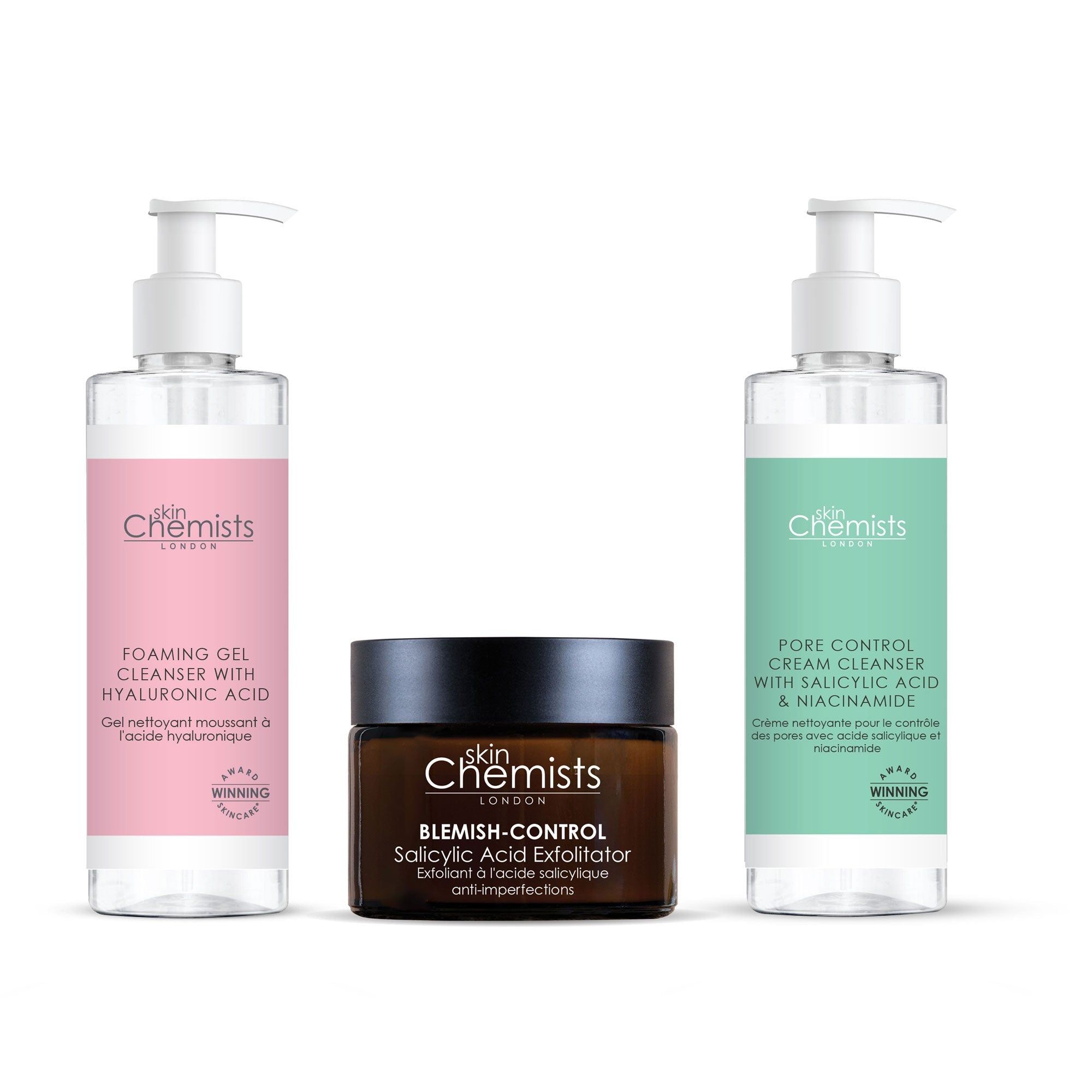 Drei Produkte des Anti-Aging Akne- und Unreinheiten-Kits von skinChemists. Flaschen und ein Tiegel. Text: skinChemists, Foaming Gel, Blemish-Control.