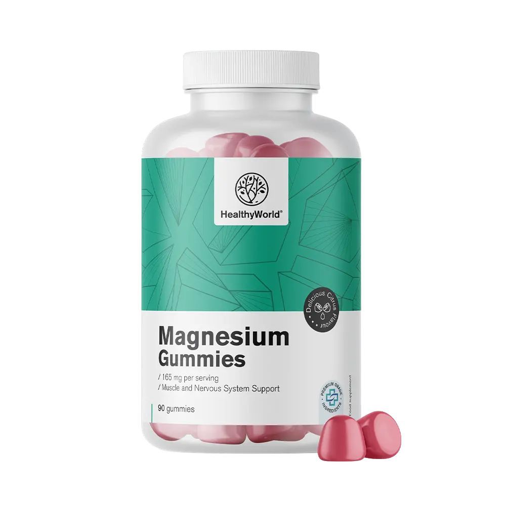 Magnesium Gummies in einer transparenten Flasche. Rote Gummibärchen liegen daneben. Aufschrift: HealthyWorld, Magnesium Gummies, 165 mg.