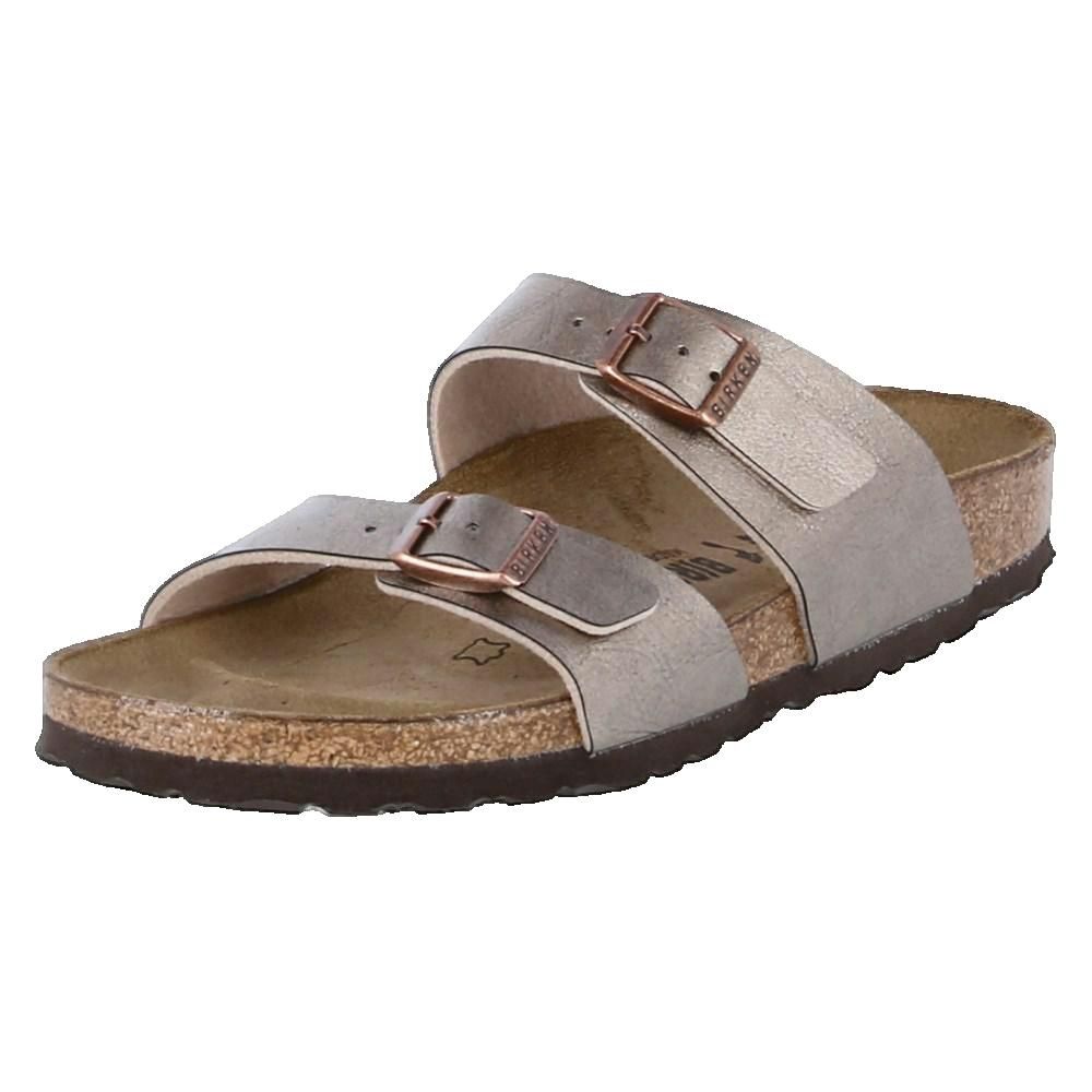 Sandali Birkenstock. Tomaia argentata, due cinturini con fibbie. Plantare in sughero, suola marrone.