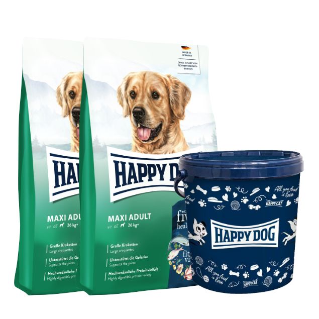 Zwei Säcke Hundefutter und ein blauer Eimer. Auf den Säcken steht "HAPPY DOG MAXI ADULT". Der Eimer trägt den Schriftzug "HAPPY DOG fit & vital".
