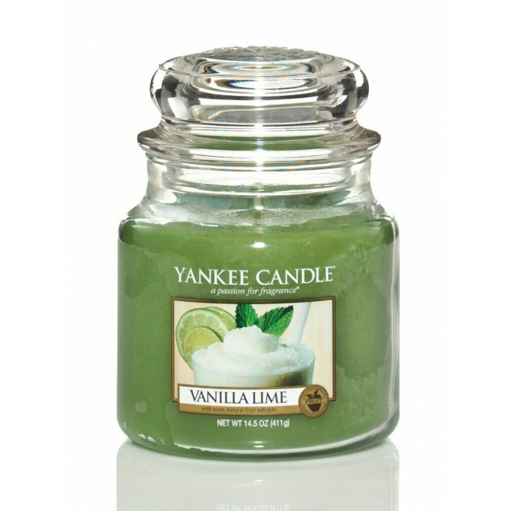 Grüne Kerze im Glas mit Deckel. Etikett mit Limetten- und Minz-Illustration. Text: Vanilla Lime, Yankee Candle.