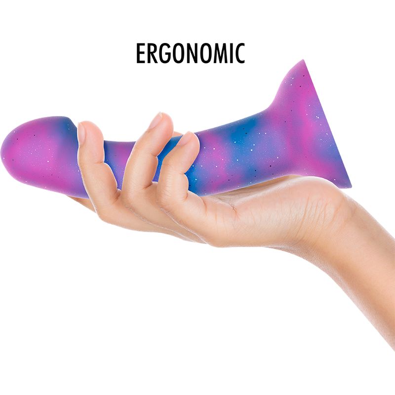 Dildo, farbiges Design, ergonomisch geformt, in Hand gehalten.