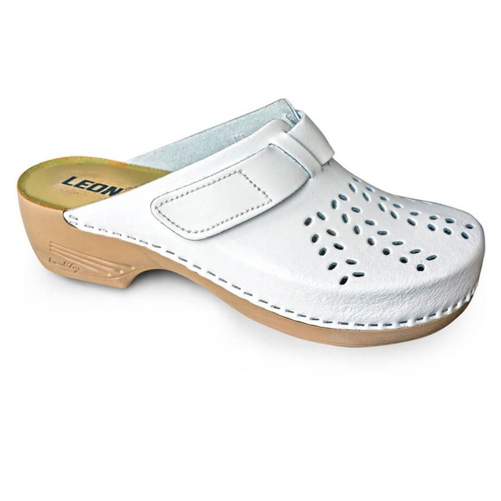 Weißer Komfortschuh mit Lochmuster. Marke LEON. Verstellbarer Riemen. Beige Sohle. Größe 36.