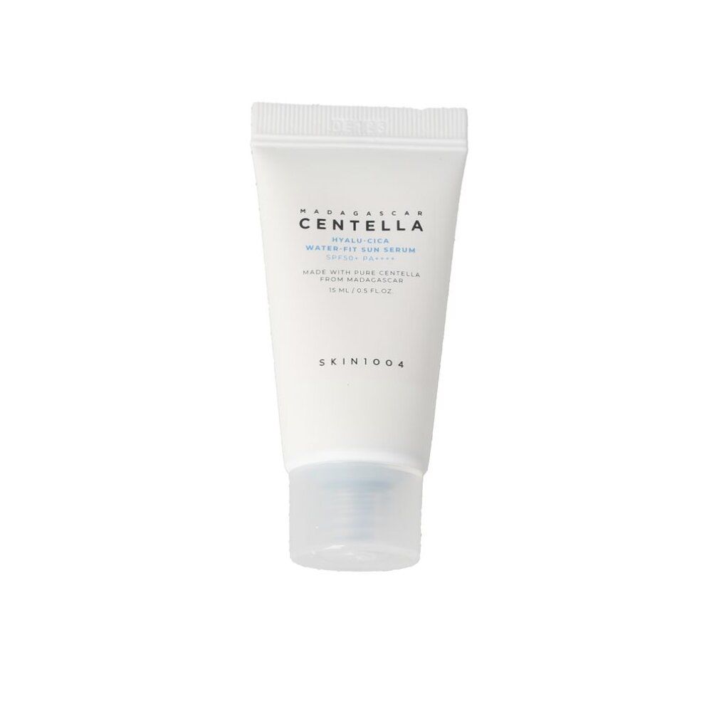 SKIN1004 Hyalu-Cica Water-Fit Sonnenserum SPF 50+ PA++++ in einer Tube mit blauem Verschluss.