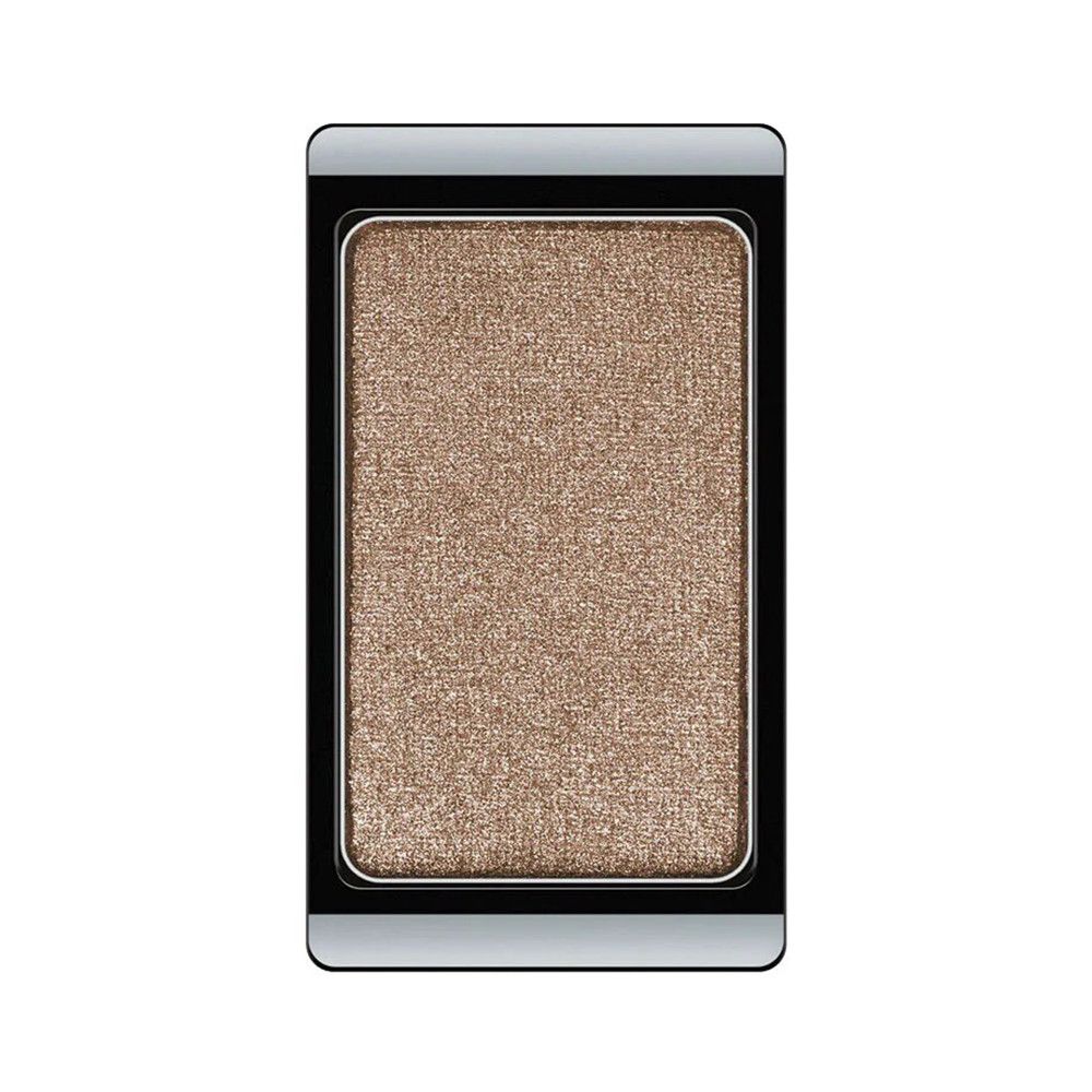 Ein einzelner Lidschatten in einem schwarzen Behälter mit silbernem Rand. Der Lidschatten ist hellbraun.