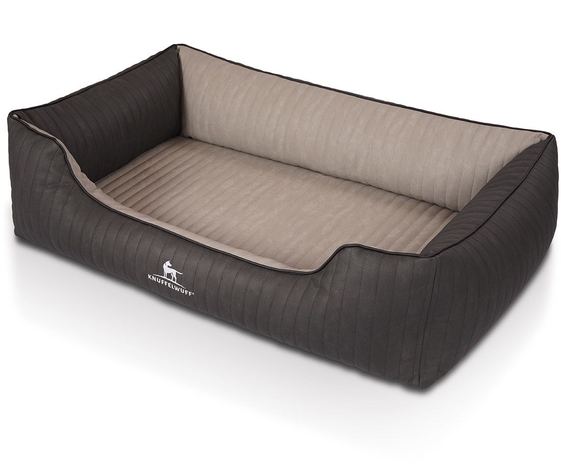 Hundebett Outback, dunkelgrau mit beigem Innenraum. Logo Knuffelwuff. Rechteckige Form mit erhöhten Seiten.