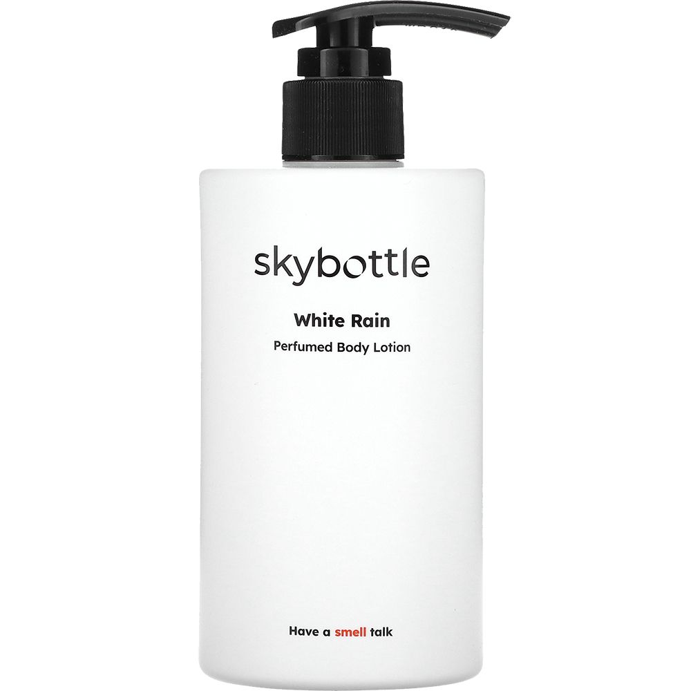 Weiße Lotion-Flasche mit schwarzem Pumpkopf. Aufschrift: skybottle, White Rain, Perfumed Body Lotion.