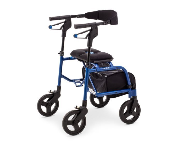 Blauer Rollator mit schwarzem Sitz und Tasche. Vier Räder, Handgriffe, Nexus-Schriftzug.