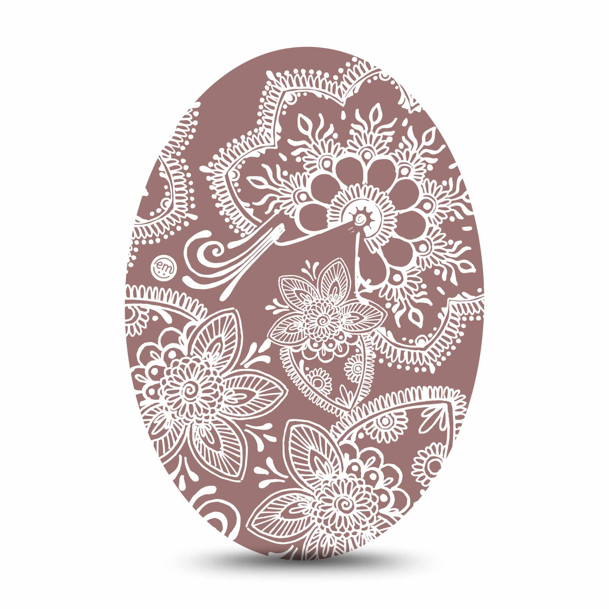 Ovales Pflaster mit weißem Henna-Muster auf braunem Grund. Einzelne Blüten- und Mandala-Motive.