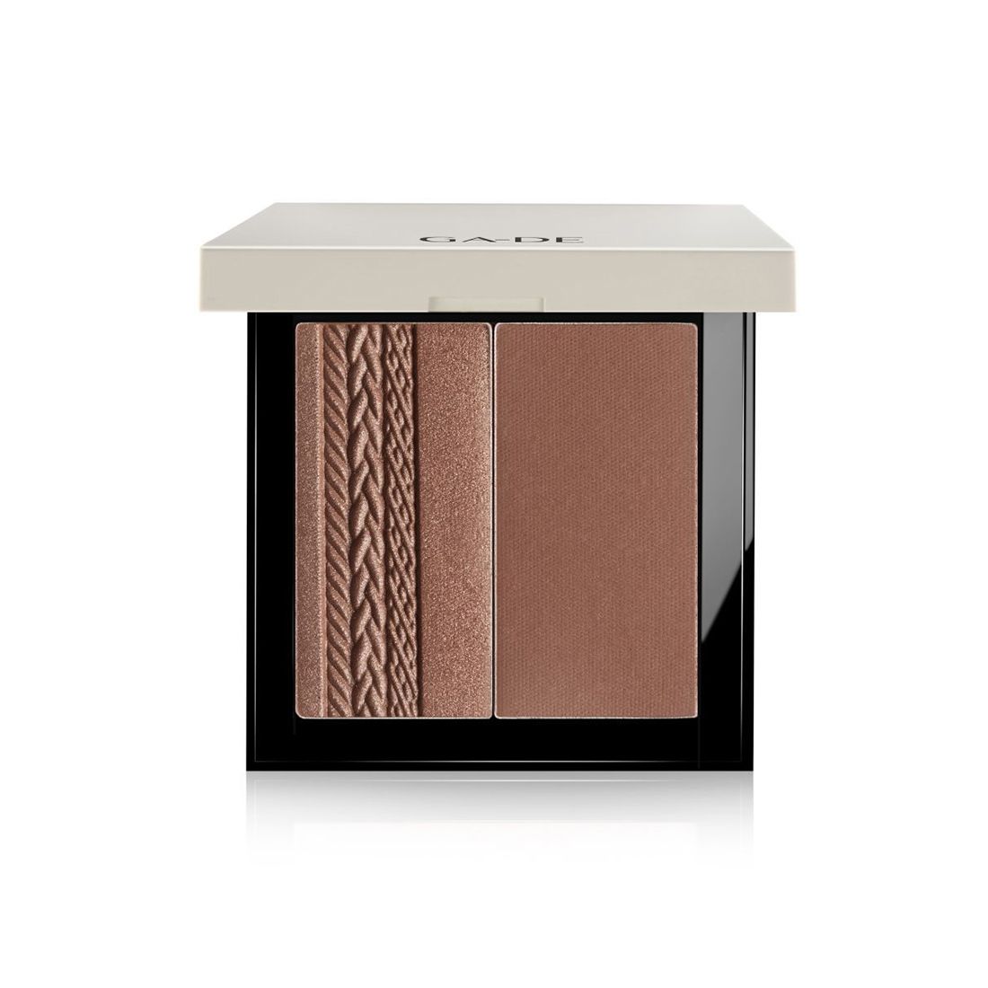 Kompakt-Blush mit zwei Farbtönen. Die Marke GA-DE ist auf dem Deckel zu sehen. Das Produkt hat eine rechteckige Form.